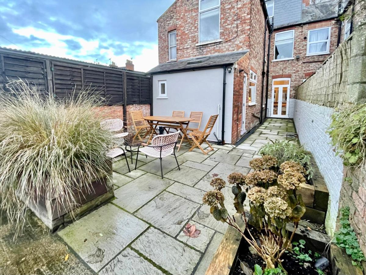 Woodvale Villa York Exterior photo